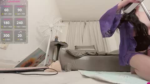 yiyi online show from 11-12-25, 12:05