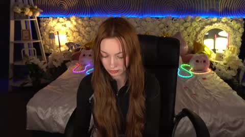 Snapshot of foxymayy chatting on 05-09-26, 01:05 Maya online show from 05-09-26, 01:05