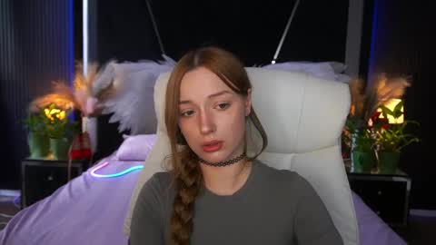 Snapshot of foxymayy chatting on 05-10-26, 01:49 Maya online show from 05-10-26, 01:49