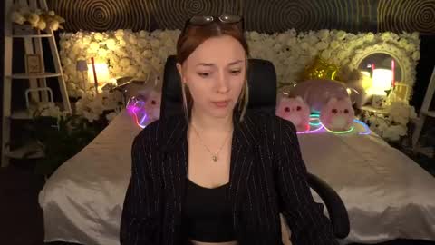Snapshot of foxymayy chatting on 05-13-26, 12:35 Maya online show from 05-13-26, 12:35
