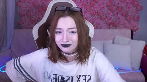 Snapshot of foxymayy chatting on 06-07-26, 07:50 Maya online show from 06-07-26, 07:50