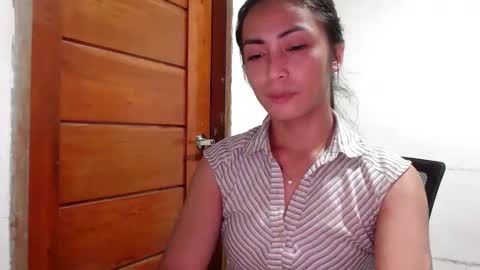 Snapshot of foxytheaxxx chatting on 05-21-26, 08:43 Thea online show from 05-21-26, 08:43