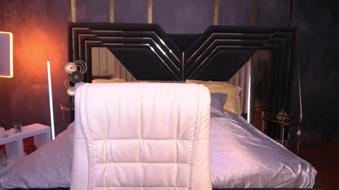 Snapshot of foxyykate chatting on 10-25-25, 08:14 Kate online show from 10-25-25, 08:14