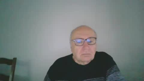 Snapshot of fra94 chatting on 12-18-24, 02:49 fra94 online show from 12-18-24, 02:49