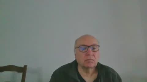 Snapshot of fra94 chatting on 02-15-25, 12:43 fra94 online show from 02-15-25, 12:43