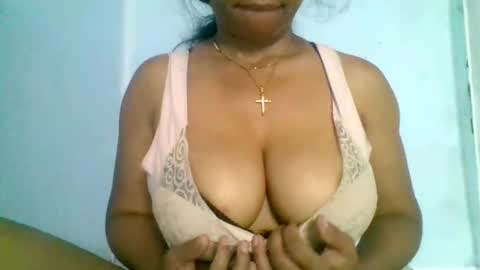 Snapshot of fracisca2204 chatting on 11-30-25, 03:21 fracisca2204 online show from 11-30-25, 03:21