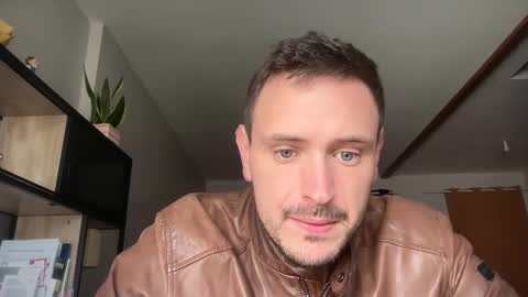 fraisetagada359 online show from 11-08-25, 11:21