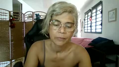 Snapshot of francelune chatting on 12-02-24, 07:36 francelune online show from 12-02-24, 07:36