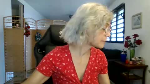 Snapshot of francelune chatting on 12-09-24, 01:45 francelune online show from 12-09-24, 01:45