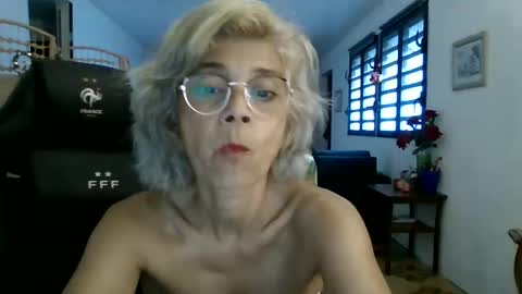 Snapshot of francelune chatting on 12-14-24, 02:10 francelune online show from 12-14-24, 02:10