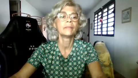 Snapshot of francelune chatting on 12-15-24, 01:32 francelune online show from 12-15-24, 01:32