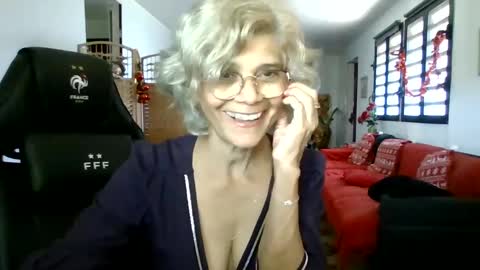 Snapshot of francelune chatting on 12-22-24, 08:05 francelune online show from 12-22-24, 08:05