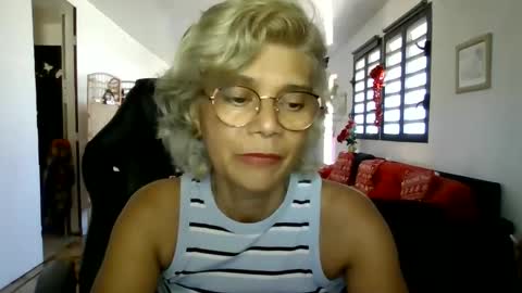 Snapshot of francelune chatting on 12-23-24, 11:04 francelune online show from 12-23-24, 11:04