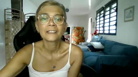 Snapshot of francelune chatting on 01-07-25, 02:08 francelune online show from 01-07-25, 02:08