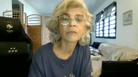 Snapshot of francelune chatting on 01-13-25, 01:17 francelune online show from 01-13-25, 01:17