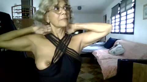 Snapshot of francelune chatting on 01-14-25, 02:00 francelune online show from 01-14-25, 02:00