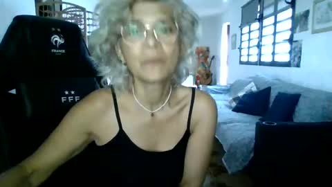 Snapshot of francelune chatting on 01-17-25, 01:13 francelune online show from 01-17-25, 01:13