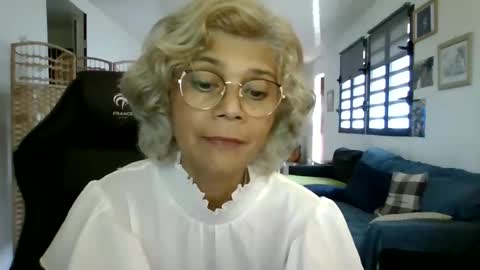Snapshot of francelune chatting on 01-22-25, 07:57 francelune online show from 01-22-25, 07:57