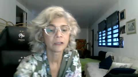 Snapshot of francelune chatting on 01-29-25, 02:32 francelune online show from 01-29-25, 02:32