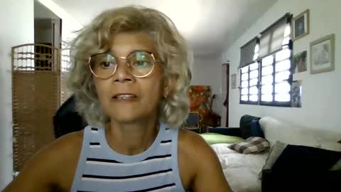 Snapshot of francelune chatting on 01-30-25, 11:01 francelune online show from 01-30-25, 11:01