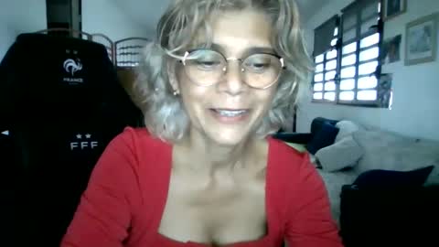 Snapshot of francelune chatting on 02-02-25, 12:24 francelune online show from 02-02-25, 12:24