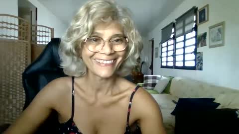 Snapshot of francelune chatting on 02-03-25, 12:57 francelune online show from 02-03-25, 12:57