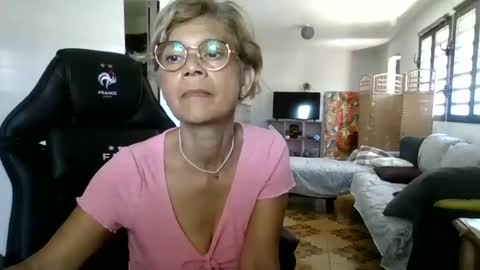 Snapshot of francelune chatting on 03-11-25, 07:15 francelune online show from 03-11-25, 07:15