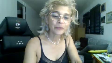 Snapshot of francelune chatting on 03-11-25, 02:51 francelune online show from 03-11-25, 02:51