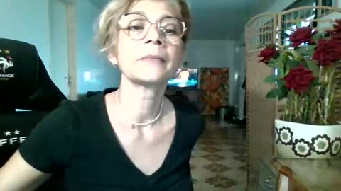 Snapshot of francelune chatting on 09-10-25, 01:22 francelune online show from 09-10-25, 01:22