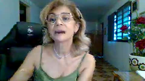 Snapshot of francelune chatting on 09-18-25, 01:13 francelune online show from 09-18-25, 01:13