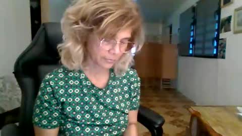 Snapshot of francelune chatting on 09-30-25, 02:11 francelune online show from 09-30-25, 02:11