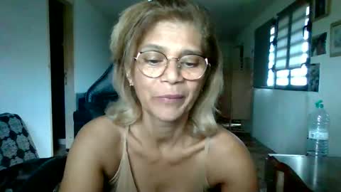 Snapshot of francelune chatting on 10-17-25, 11:02 francelune online show from 10-17-25, 11:02