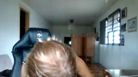 Snapshot of francelune chatting on 11-04-25, 11:31 francelune online show from 11-04-25, 11:31