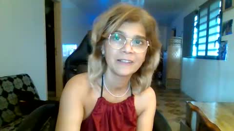 Snapshot of francelune chatting on 11-06-25, 11:22 francelune online show from 11-06-25, 11:22