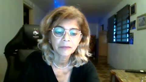 Snapshot of francelune chatting on 11-09-25, 01:53 francelune online show from 11-09-25, 01:53