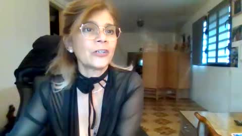 Snapshot of francelune chatting on 11-15-25, 12:34 francelune online show from 11-15-25, 12:34