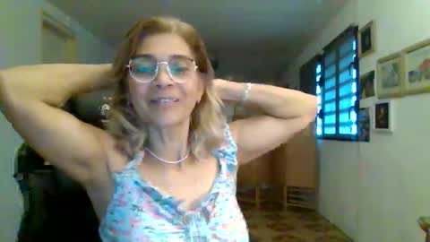 Snapshot of francelune chatting on 11-23-25, 12:49 francelune online show from 11-23-25, 12:49