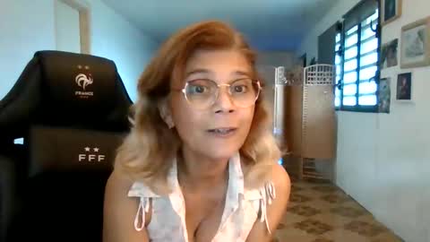 Snapshot of francelune chatting on 11-27-25, 01:13 francelune online show from 11-27-25, 01:13