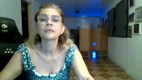 Snapshot of francelune chatting on 11-30-25, 03:38 francelune online show from 11-30-25, 03:38