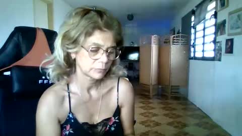 Snapshot of francelune chatting on 12-02-25, 10:42 francelune online show from 12-02-25, 10:42
