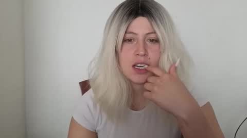 Snapshot of francescaasmith chatting on 10-29-25, 05:47 Francesca online show from 10-29-25, 05:47