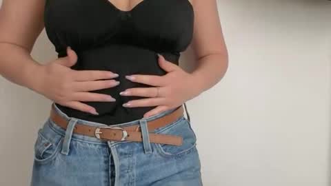 Snapshot of francescaasmith chatting on 11-25-25, 03:56 Francesca online show from 11-25-25, 03:56