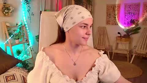 Snapshot of francescacavaliere chatting on 05-16-26, 10:36 Francesca online show from 05-16-26, 10:36