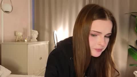 Snapshot of francessmason chatting on 02-13-26, 12:01 Marybrown eye Katy gray eye online show from 02-13-26, 12:01