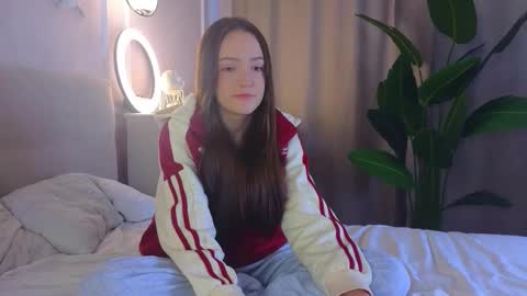 Snapshot of francessmason chatting on 02-25-26, 07:51 Marybrown eye Katy gray eye online show from 02-25-26, 07:51