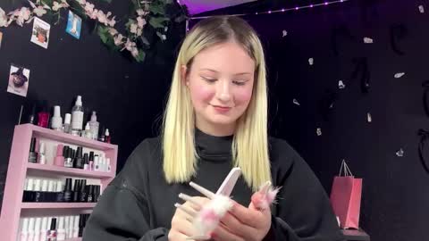 Snapshot of francieeastburn chatting on 03-19-26, 08:46 Liza online show from 03-19-26, 08:46