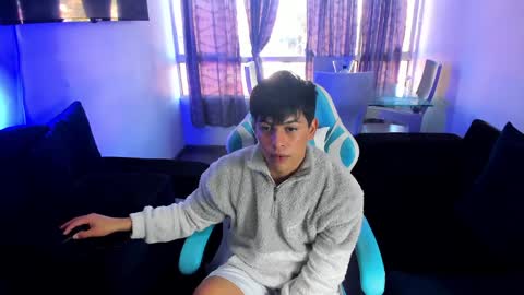 Snapshot of franco_rizzo01 chatting on 01-22-25, 09:21 frank online show from 01-22-25, 09:21