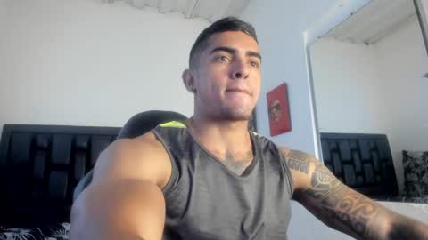 Snapshot of franco_ruiz_ chatting on 12-30-24, 04:29 franco online show from 12-30-24, 04:29