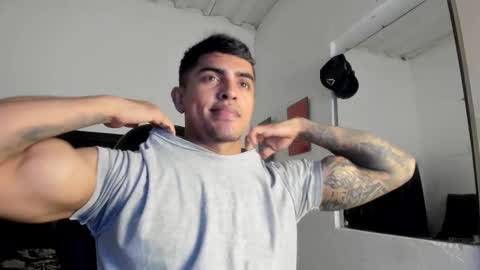 Snapshot of franco_ruiz_ chatting on 02-16-25, 02:20 franco online show from 02-16-25, 02:20