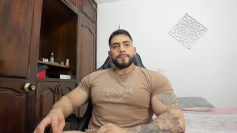 frank_foxx1 online show from 08-09-26, 04:17